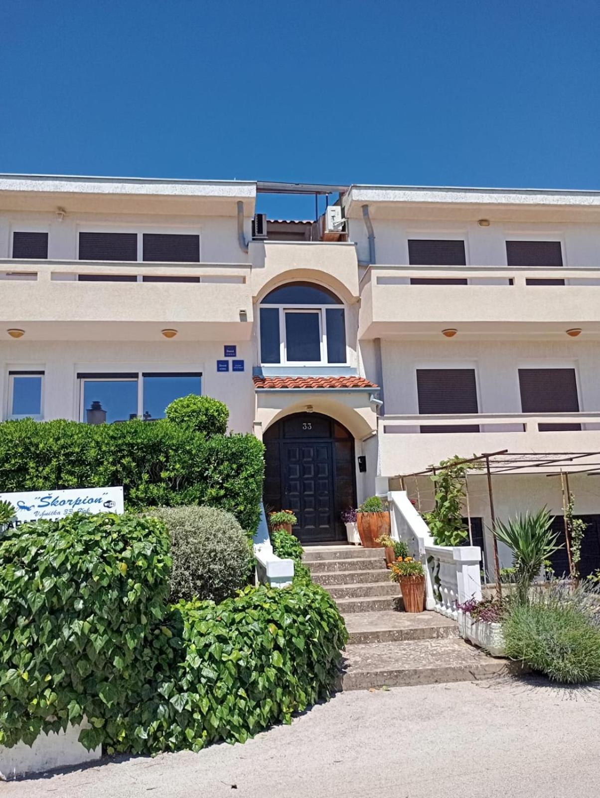 Rooms Helena Krk Town Exterior photo