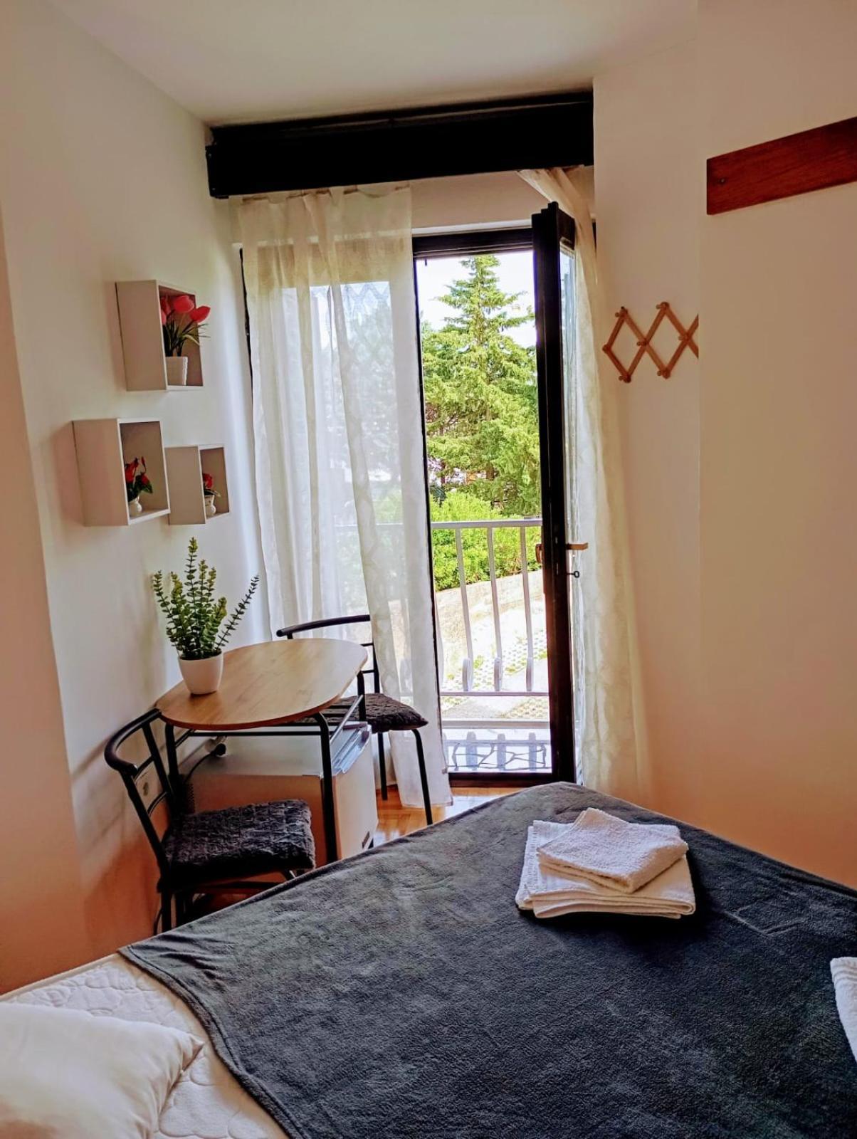 Rooms Helena Krk Town Exterior photo