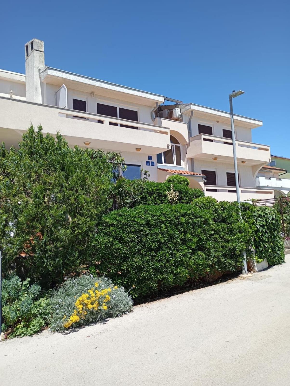 Rooms Helena Krk Town Exterior photo