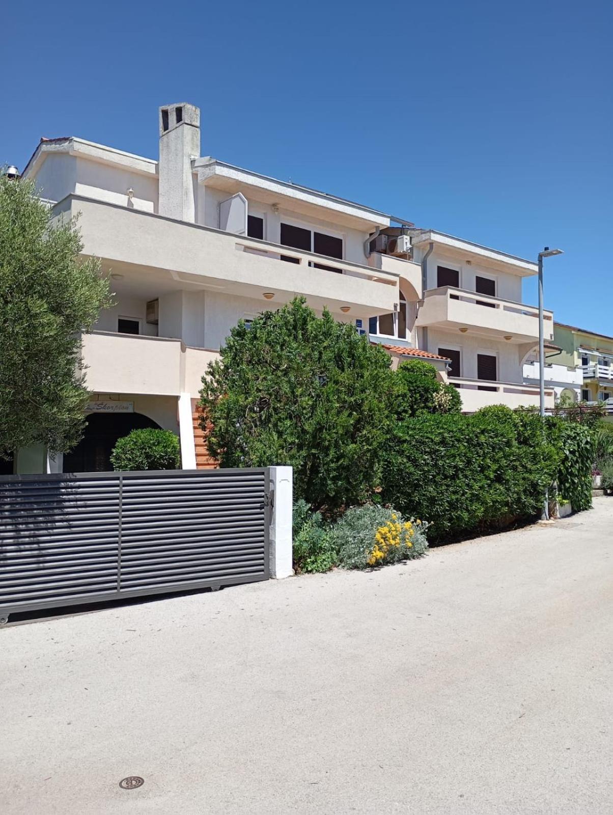 Rooms Helena Krk Town Exterior photo
