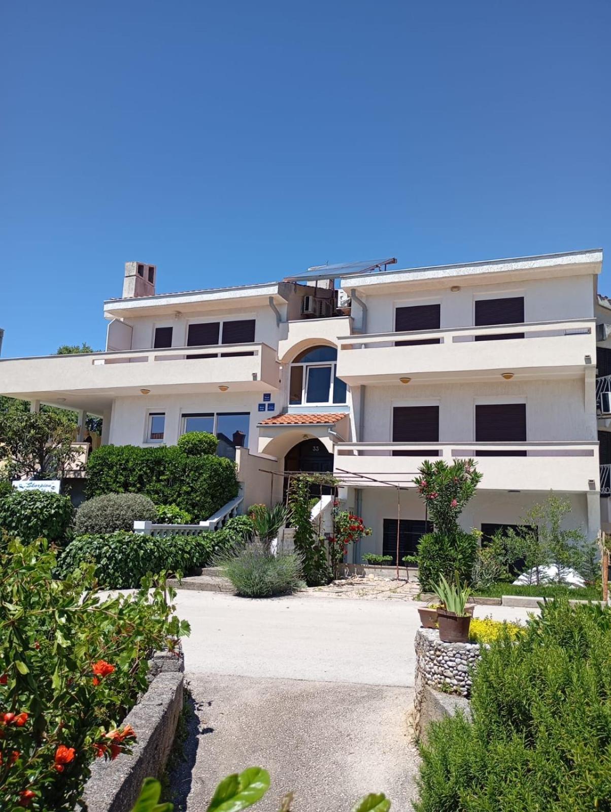 Rooms Helena Krk Town Exterior photo