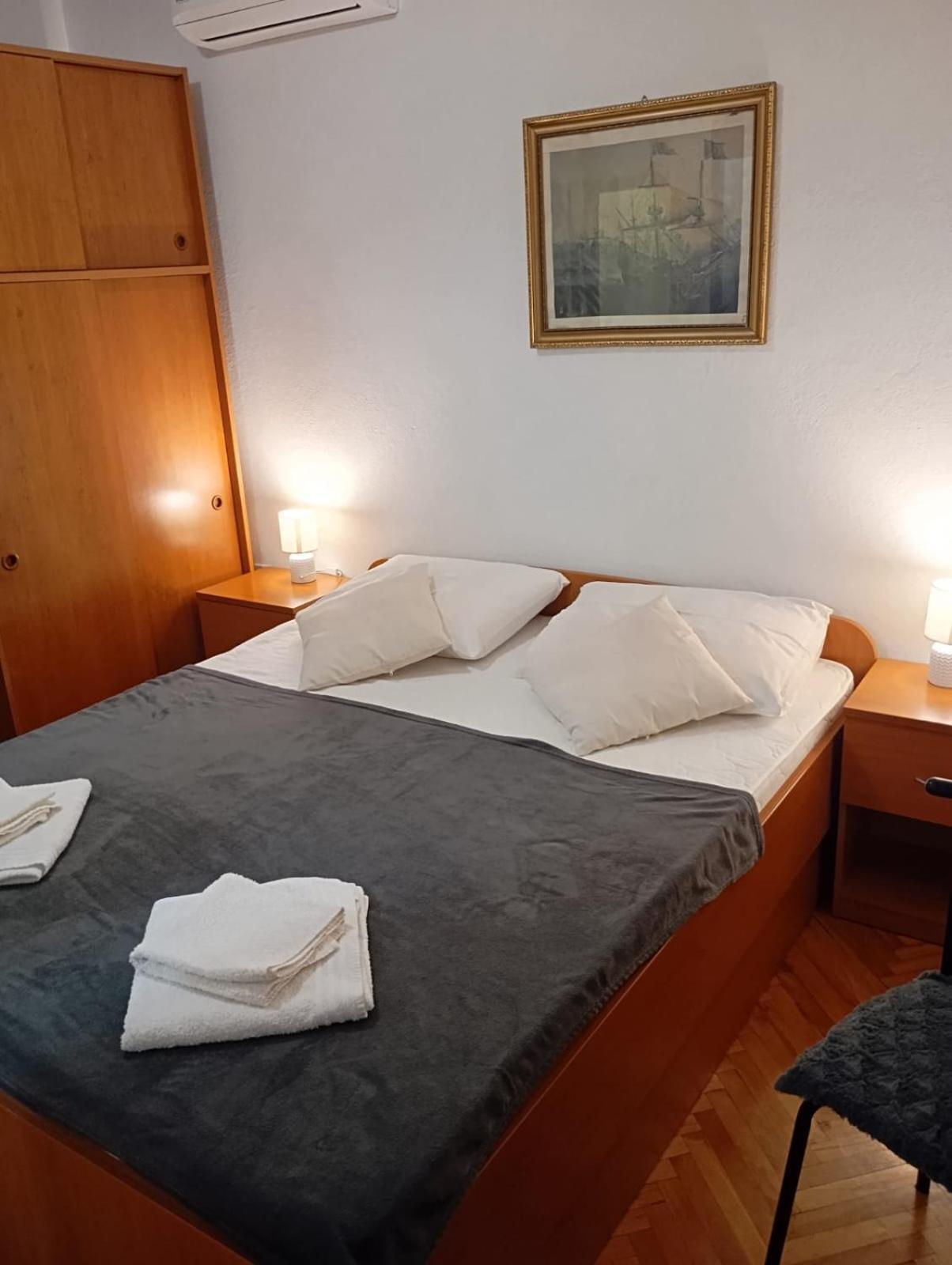 Rooms Helena Krk Town Exterior photo