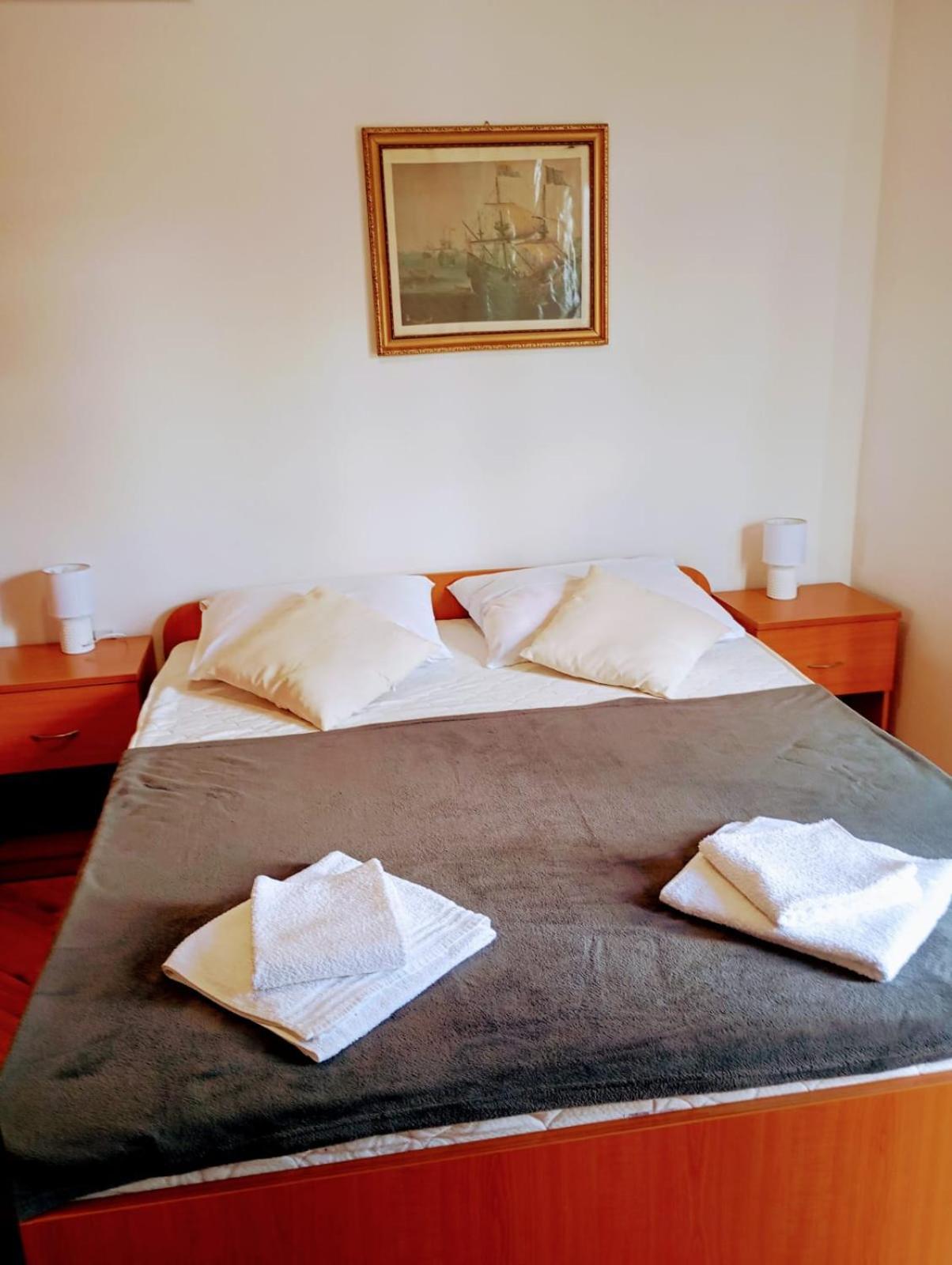 Rooms Helena Krk Town Exterior photo
