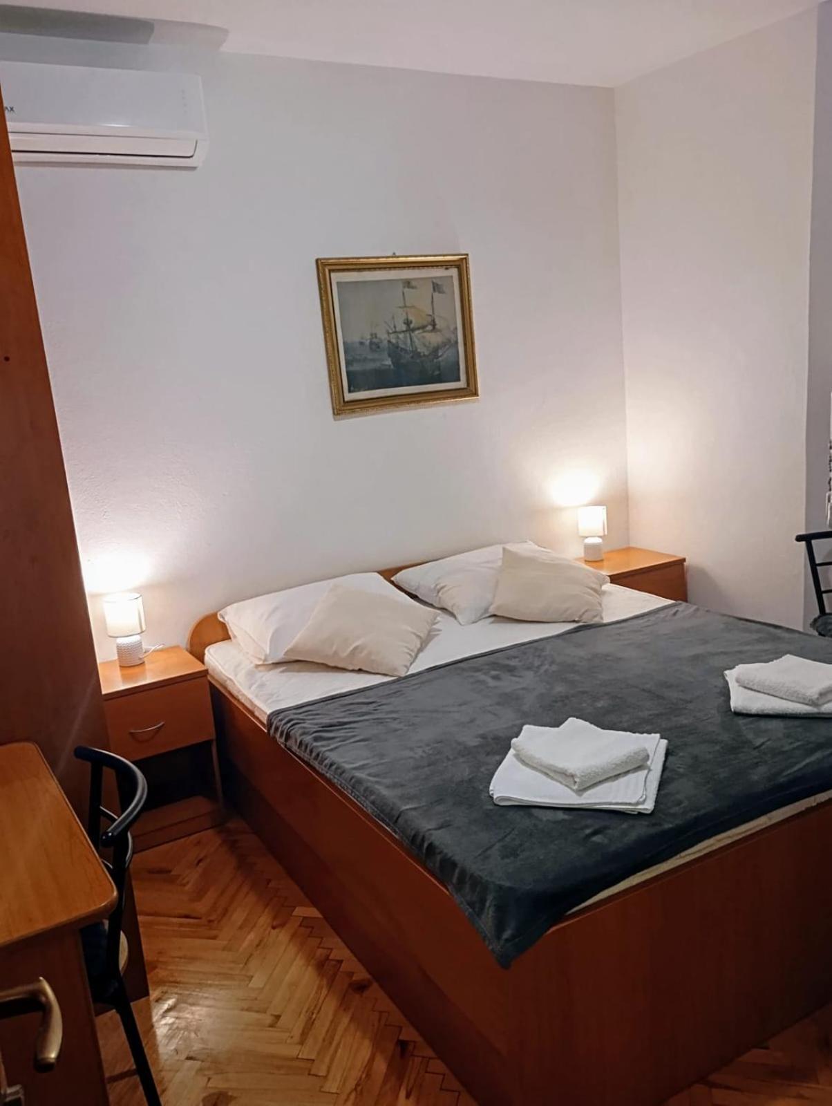 Rooms Helena Krk Town Exterior photo