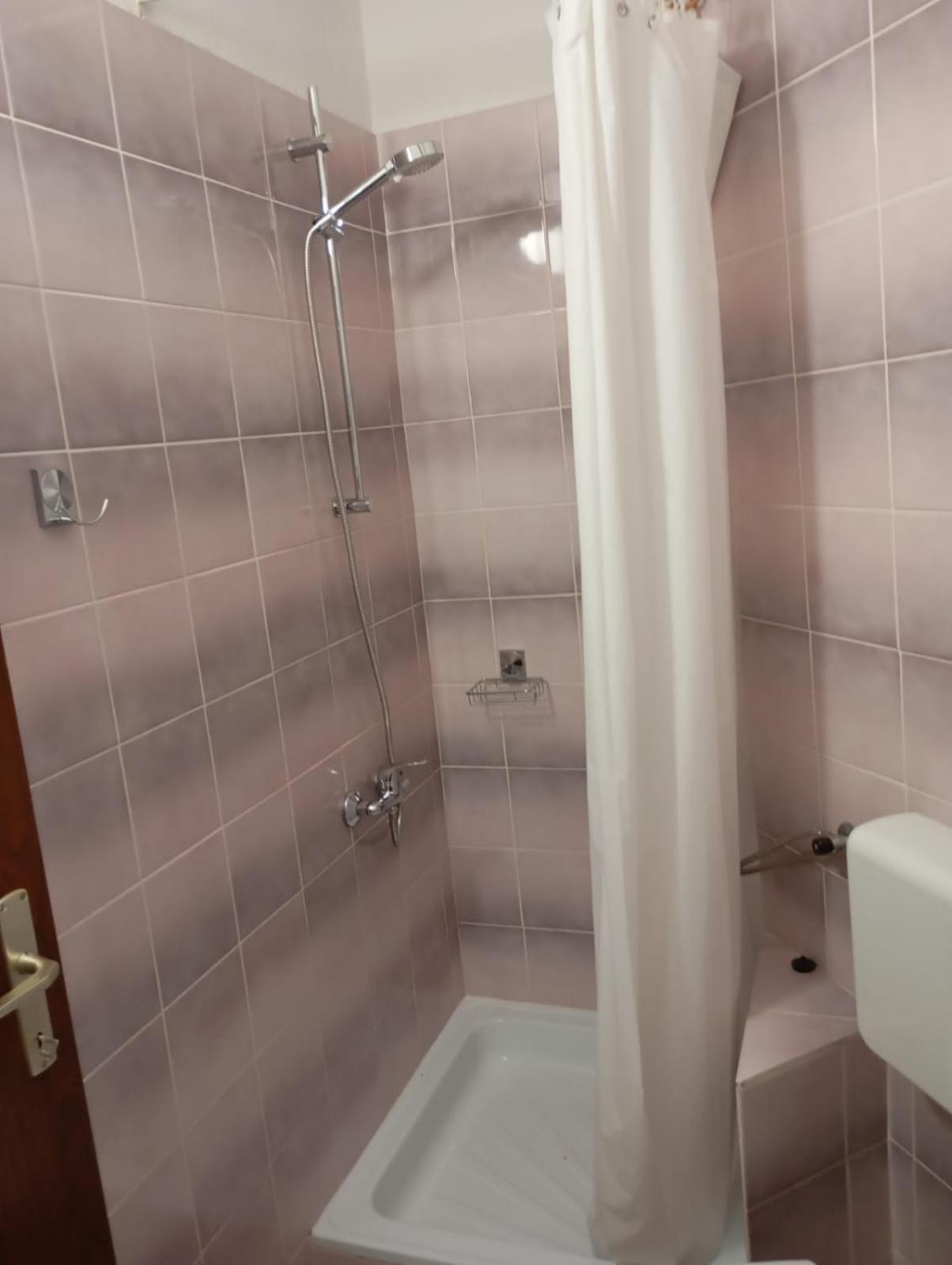 Rooms Helena Krk Town Exterior photo