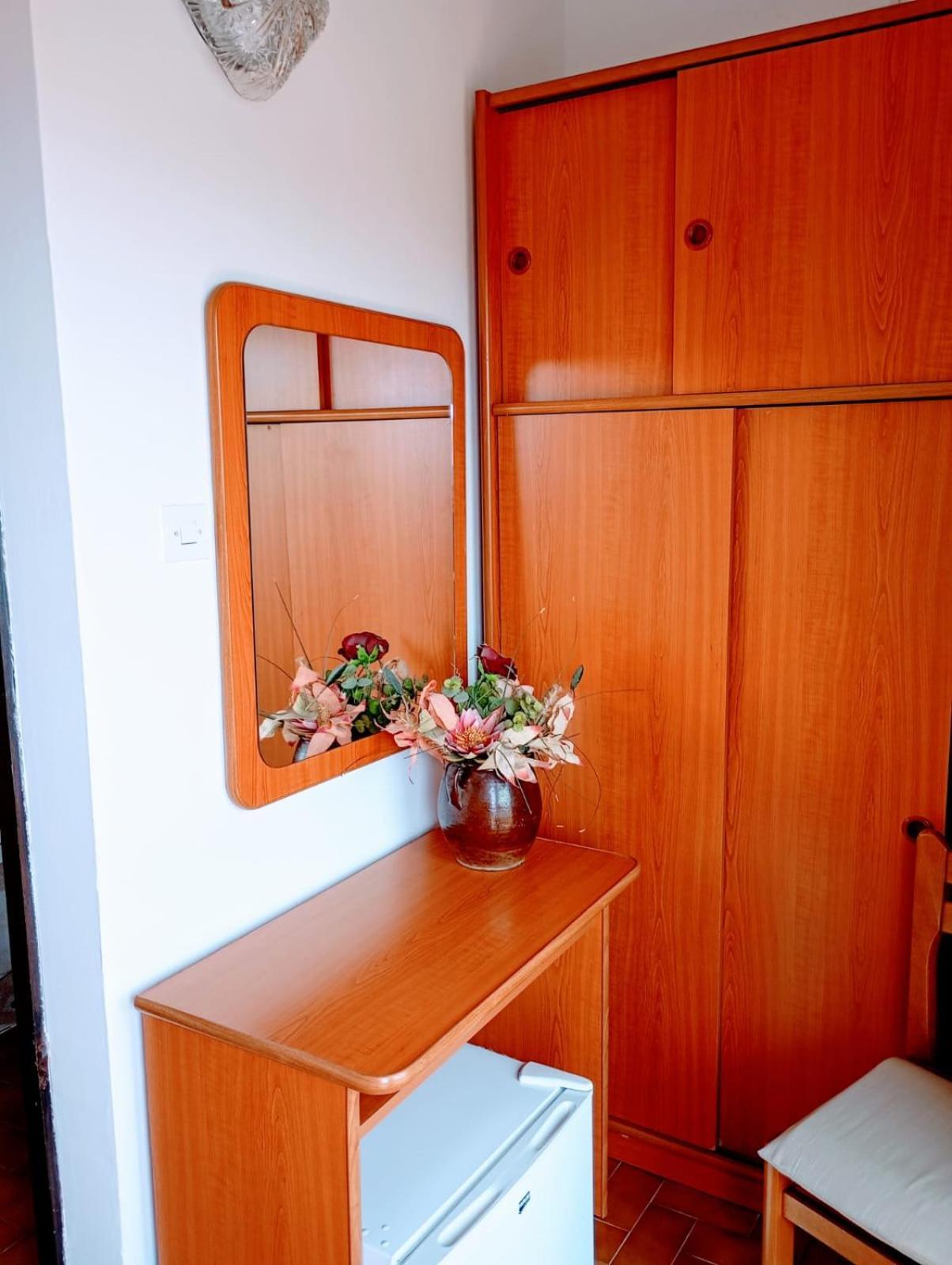 Rooms Helena Krk Town Exterior photo