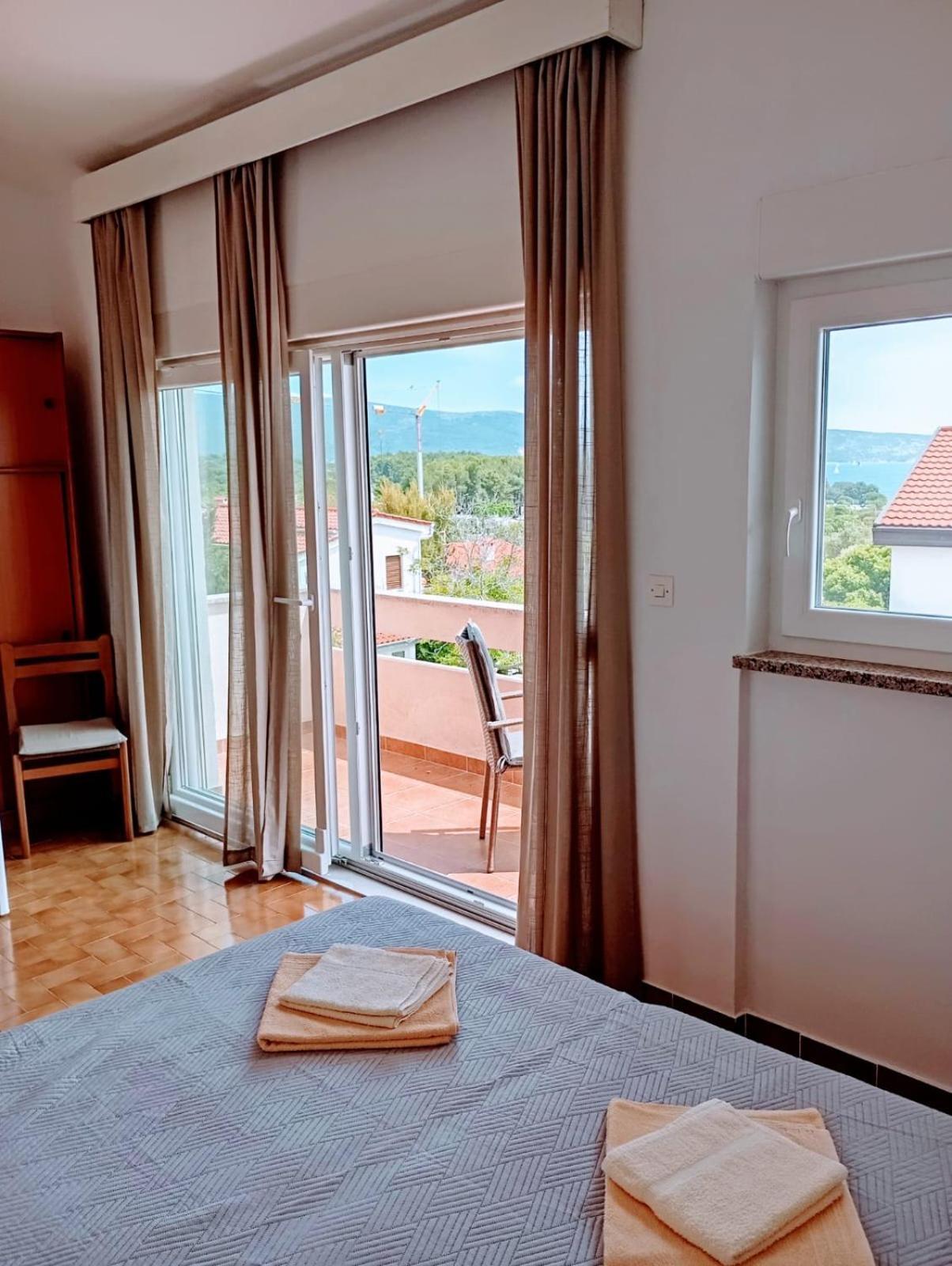 Rooms Helena Krk Town Exterior photo