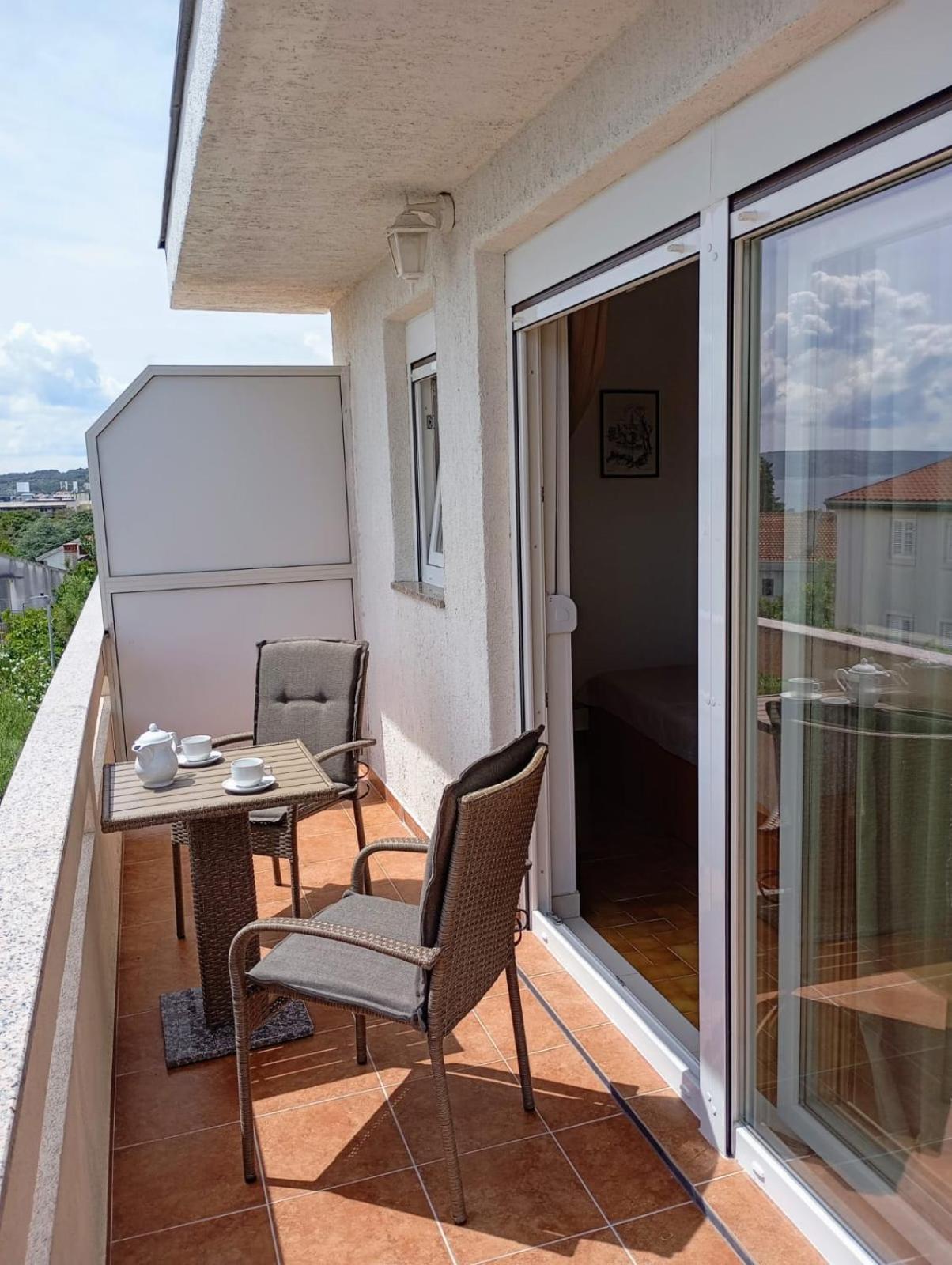 Rooms Helena Krk Town Exterior photo