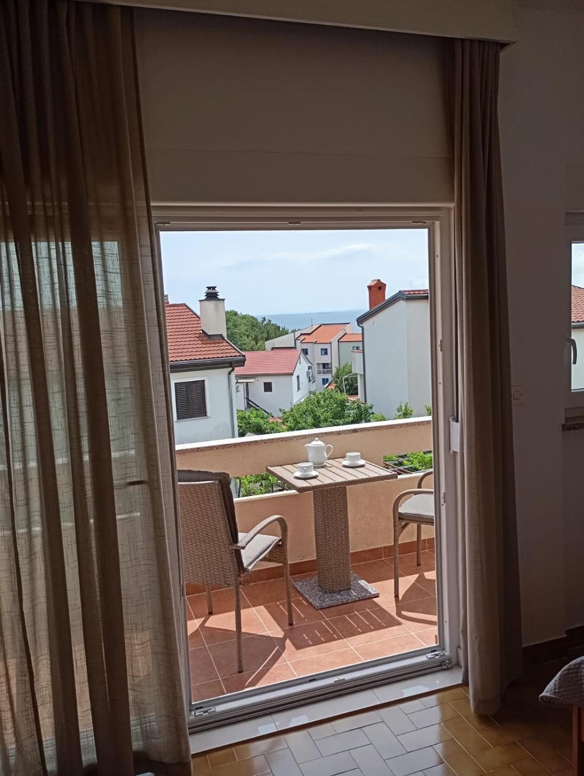 Rooms Helena Krk Town Exterior photo